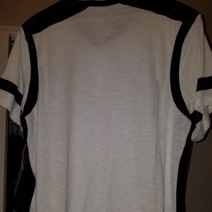 V-neck t-shirt